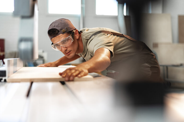 Carpenter invoicing software with Invoiv
